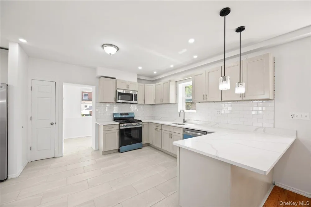 4084 Seton Avenue Bronx, NY 10466