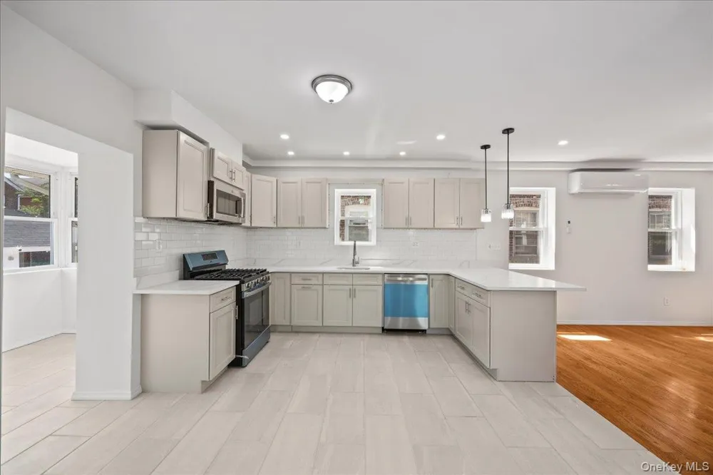 4084 Seton Avenue Bronx, NY 10466