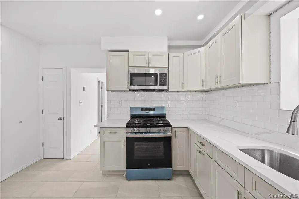 4084 Seton Avenue Bronx, NY 10466