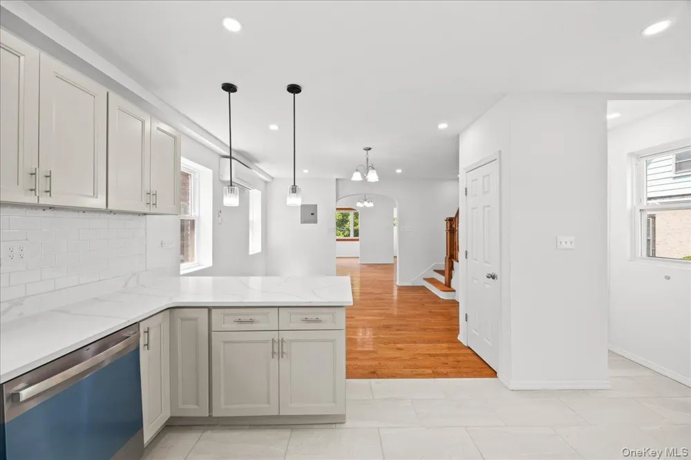 4084 Seton Avenue Bronx, NY 10466