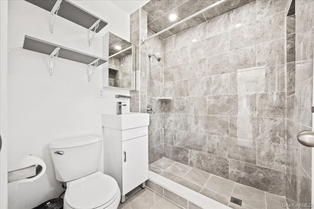 4084 Seton Avenue Bronx, NY 10466