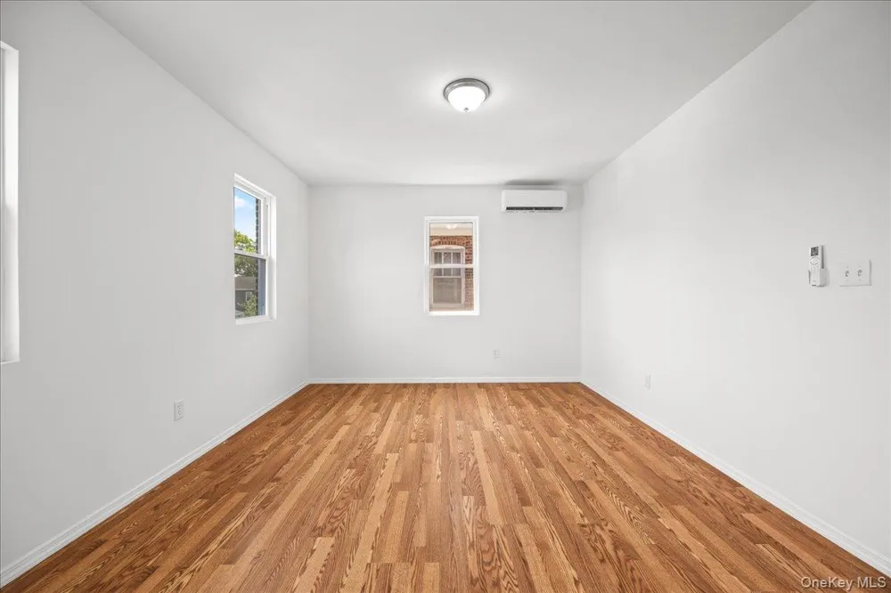 4084 Seton Avenue Bronx, NY 10466
