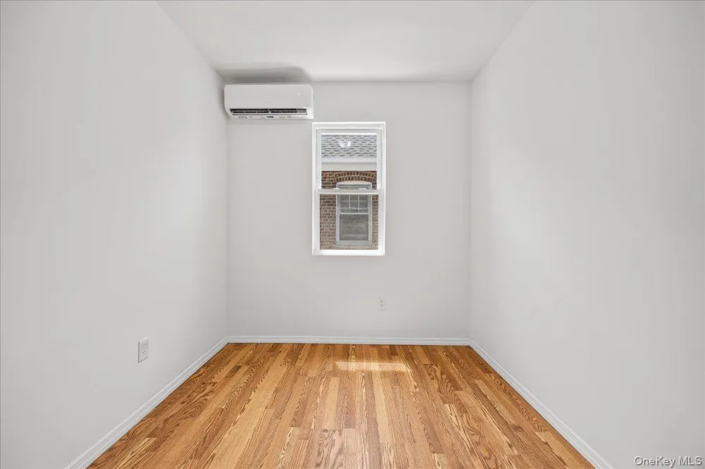 4084 Seton Avenue Bronx, NY 10466