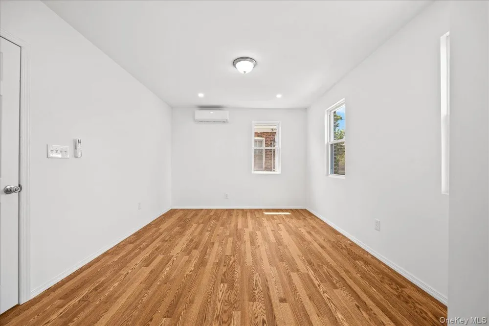4084 Seton Avenue Bronx, NY 10466