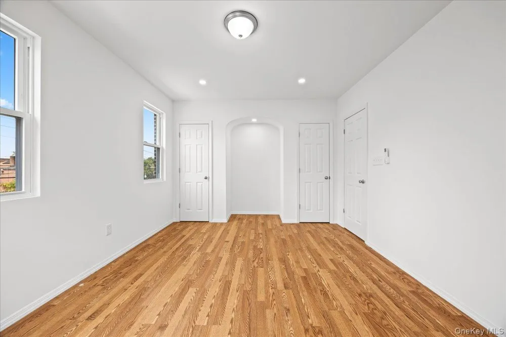 4084 Seton Avenue Bronx, NY 10466