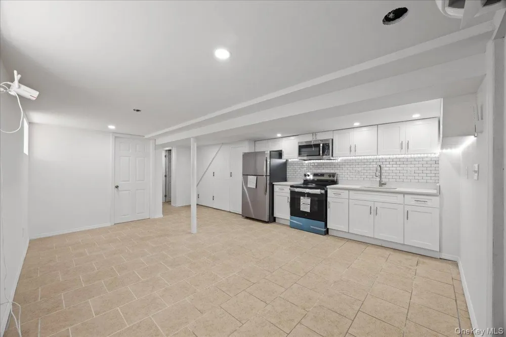 4084 Seton Avenue Bronx, NY 10466