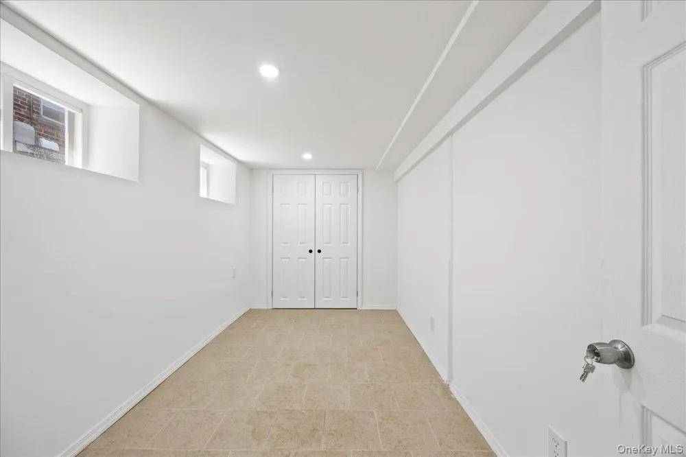 4084 Seton Avenue Bronx, NY 10466