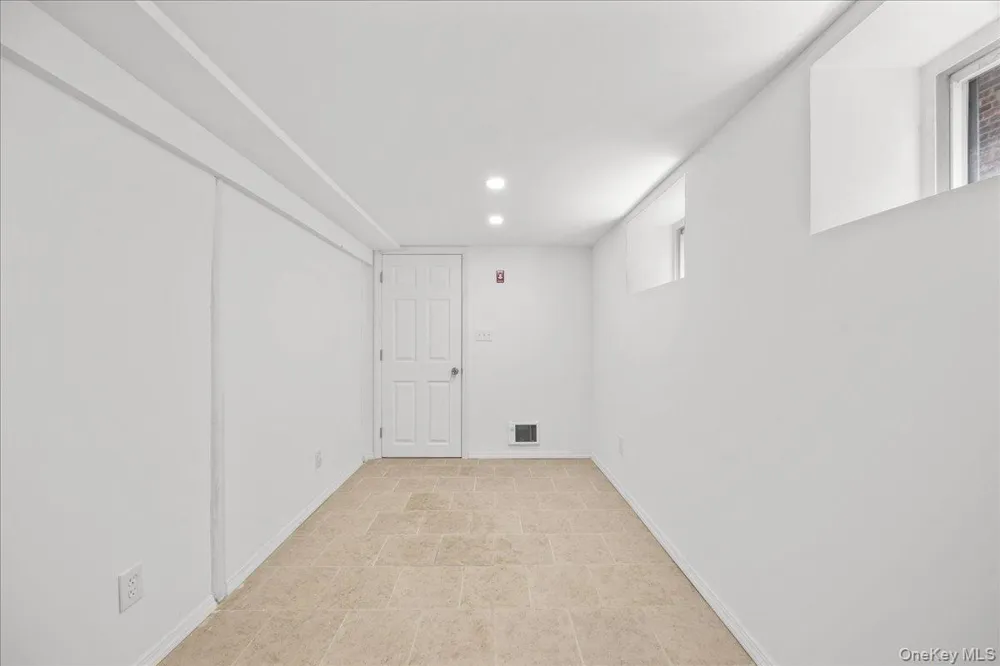 4084 Seton Avenue Bronx, NY 10466