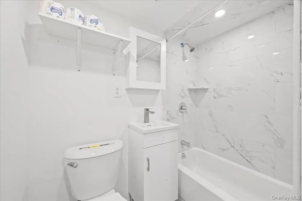 4084 Seton Avenue Bronx, NY 10466