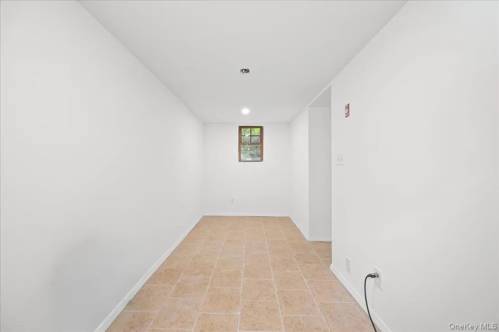 4084 Seton Avenue Bronx, NY 10466