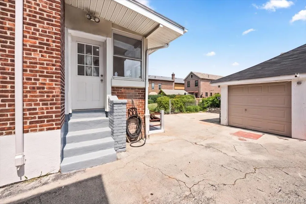 4084 Seton Avenue Bronx, NY 10466
