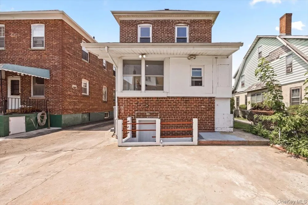 4084 Seton Avenue Bronx, NY 10466