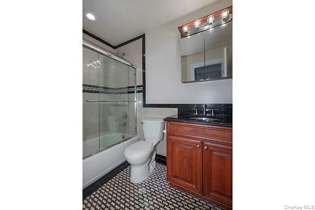 5000 Townhouse Drive #4303 Coram, NY 11727