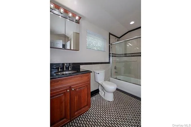 5000 Townhouse Drive #4303 Coram, NY 11727