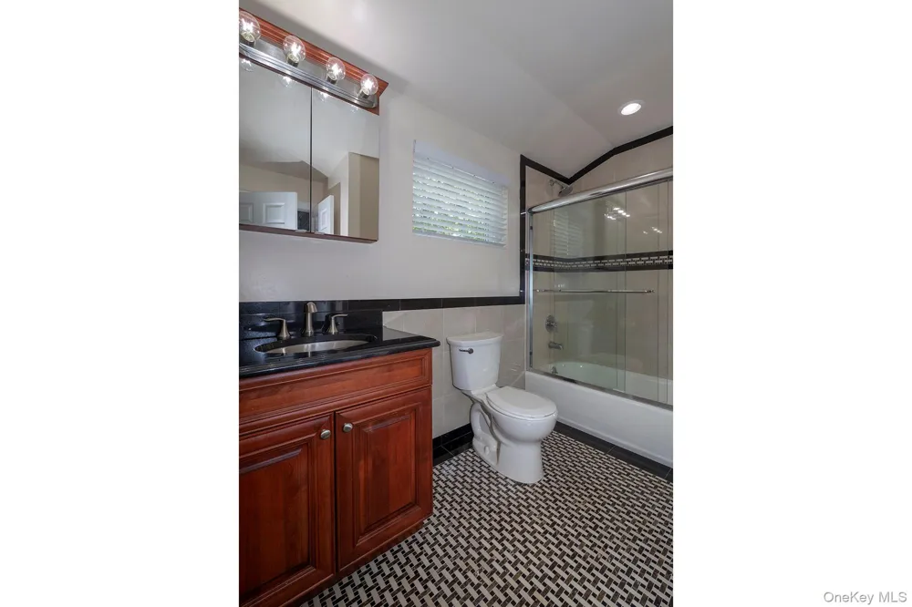 5000 Townhouse Drive #5205 Coram, NY 11727