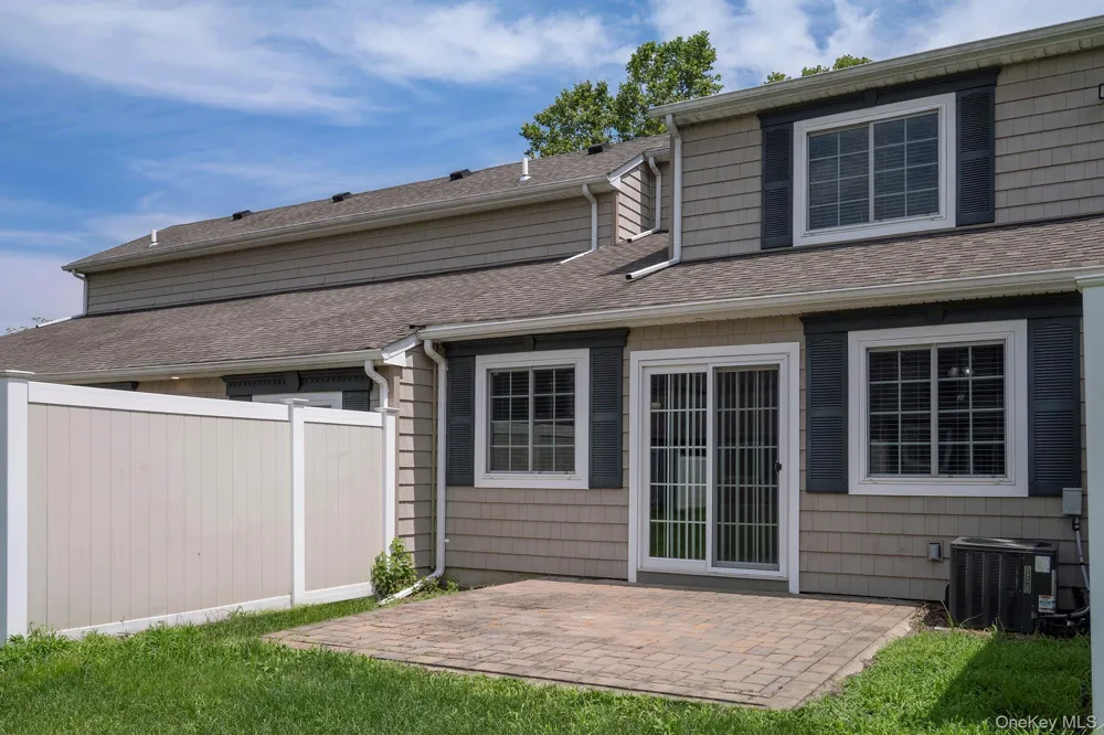 5000 Townhouse Drive #5205 Coram, NY 11727