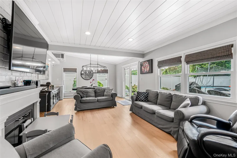 93 Duckpond Drive Wantagh, NY 11793