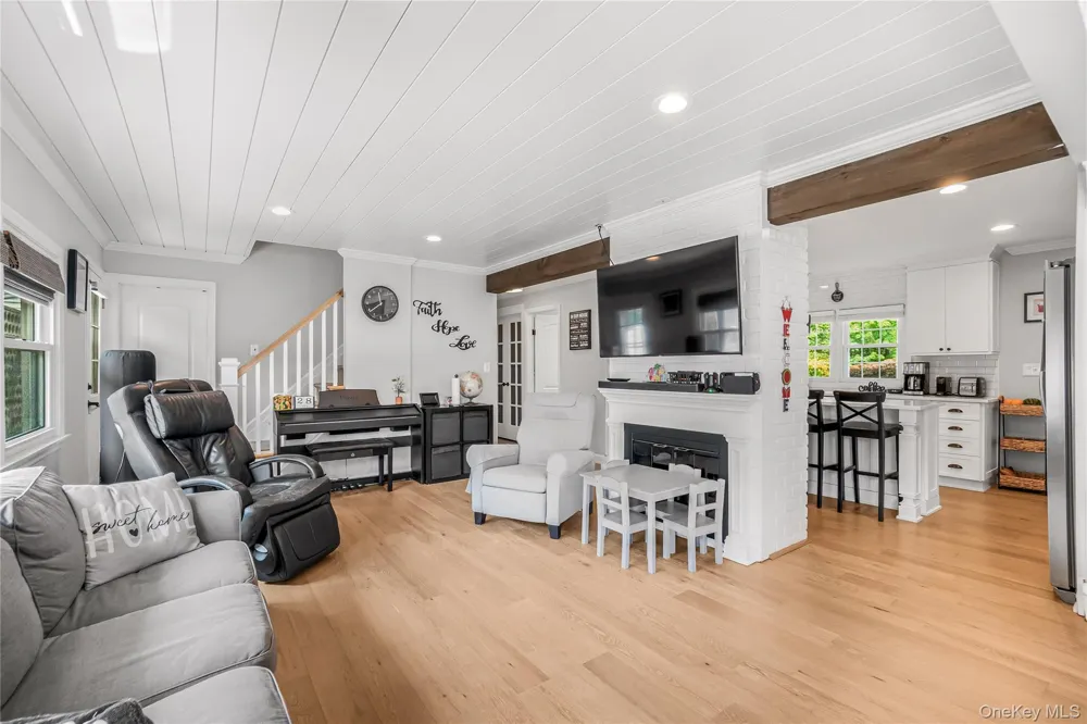 93 Duckpond Drive Wantagh, NY 11793