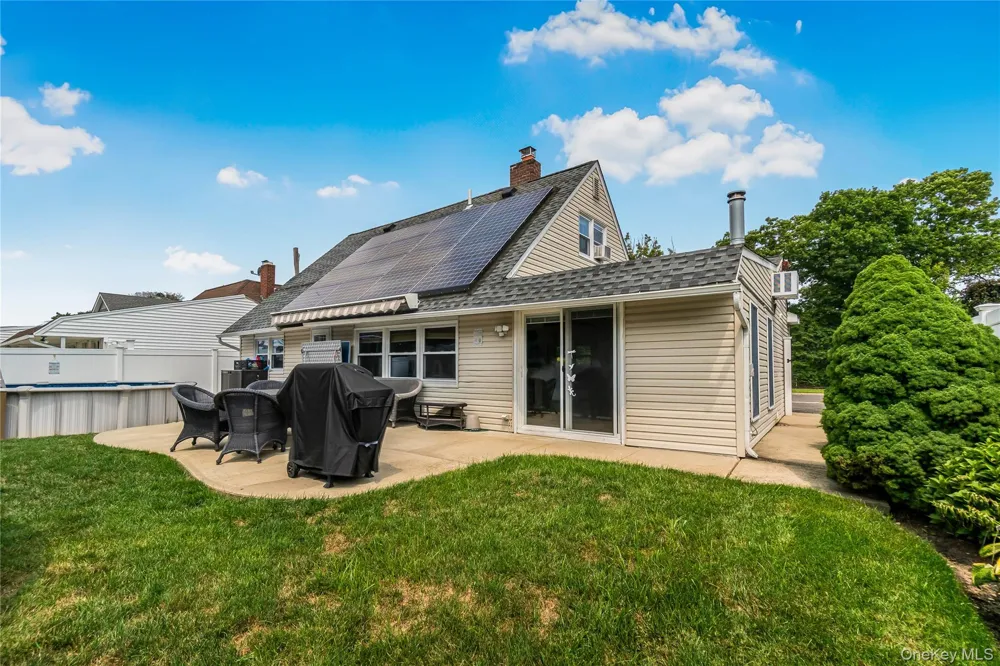 93 Duckpond Drive Wantagh, NY 11793