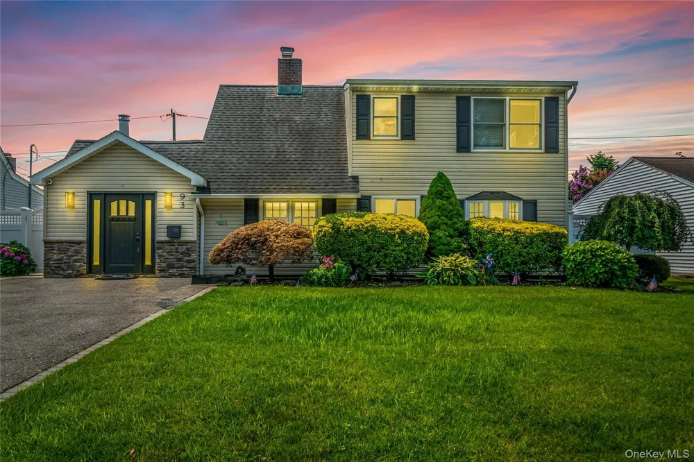93 Duckpond Drive Wantagh, NY 11793