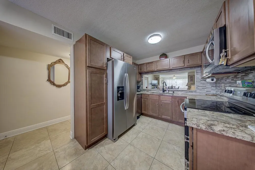 7650 Tahiti Lane #105 Lake Worth, FL 33467