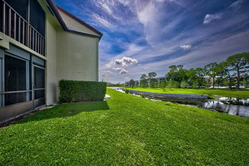 7650 Tahiti Lane #105 Lake Worth, FL 33467