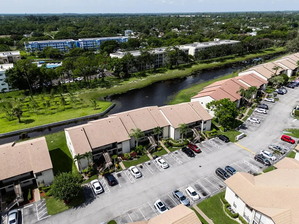 7650 Tahiti Lane #105 Lake Worth, FL 33467