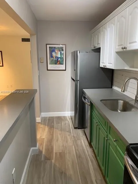 5839 SW 74th Ter #201 South Miami, FL 33143