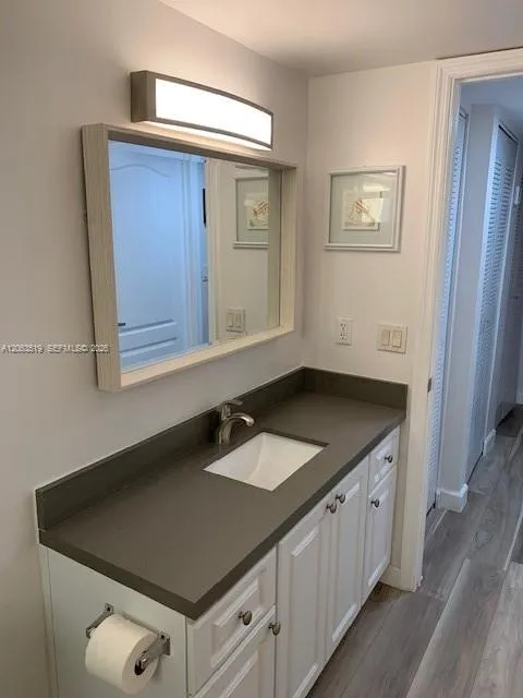 5839 SW 74th Ter #201 South Miami, FL 33143