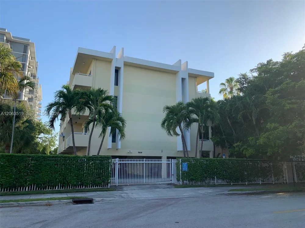 5839 SW 74th Ter #201 South Miami, FL 33143