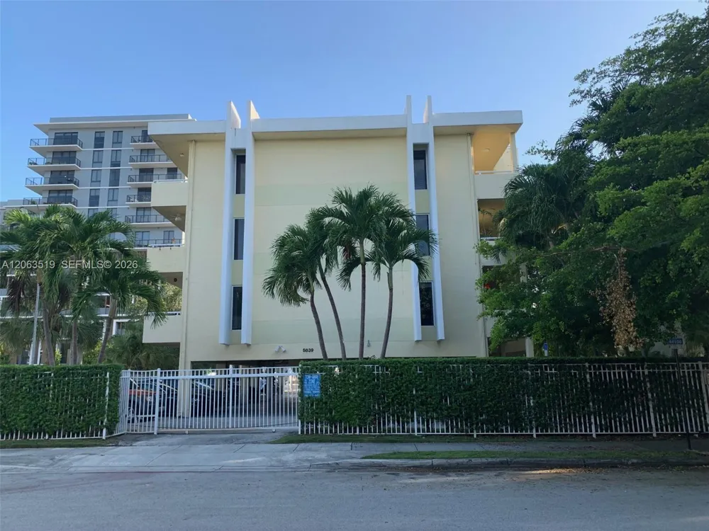 5839 SW 74th Ter #201 South Miami, FL 33143
