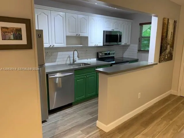 5839 SW 74th Ter #201 South Miami, FL 33143