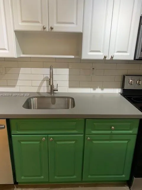 5839 SW 74th Ter #201 South Miami, FL 33143