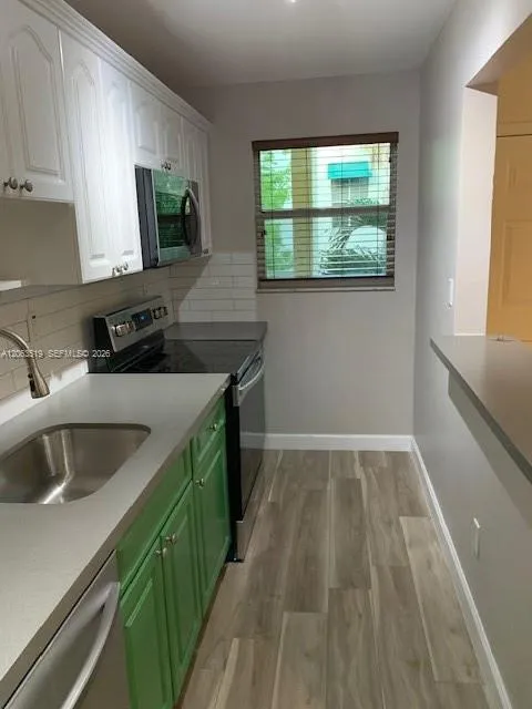 5839 SW 74th Ter #201 South Miami, FL 33143