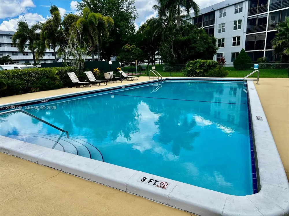111 Royal Park Dr #1F Oakland Park, FL 33309