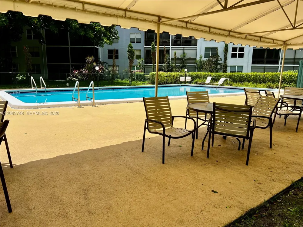 111 Royal Park Dr #1F Oakland Park, FL 33309