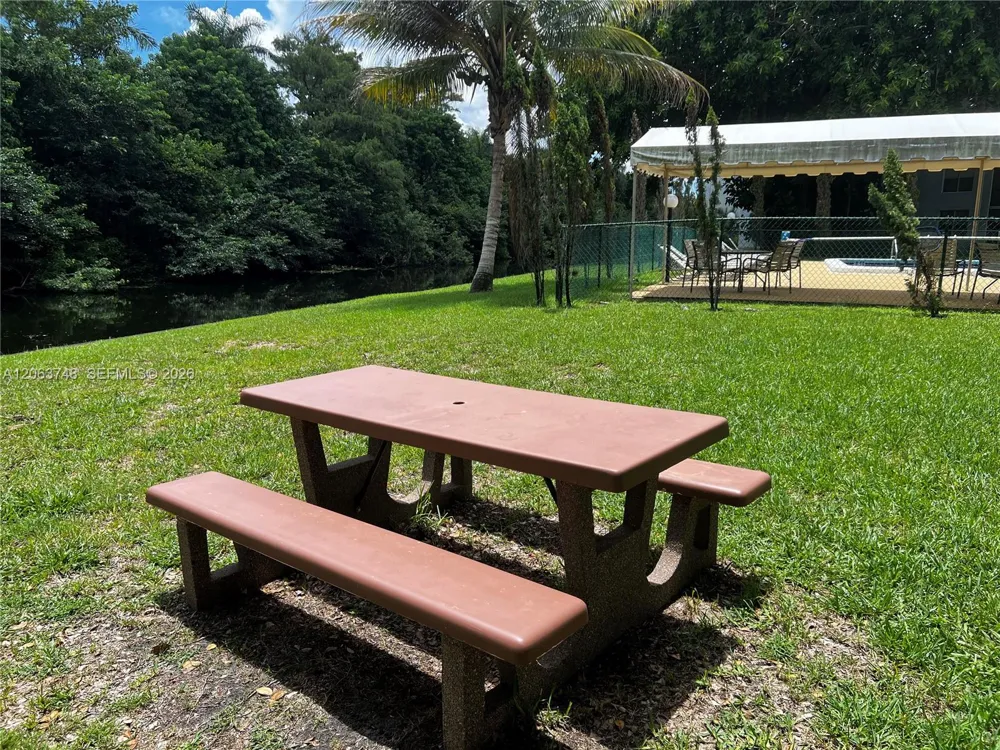 111 Royal Park Dr #1F Oakland Park, FL 33309