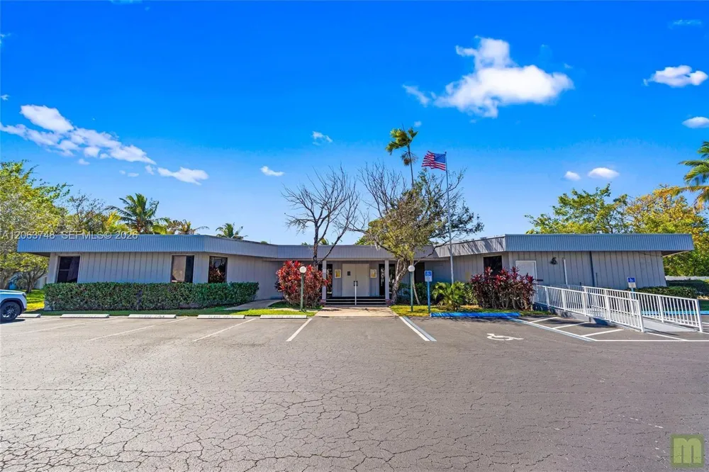 111 Royal Park Dr #1F Oakland Park, FL 33309