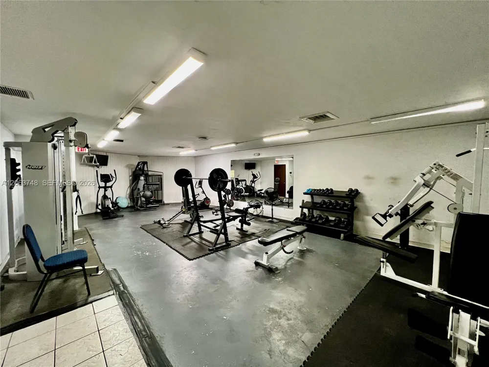 111 Royal Park Dr #1F Oakland Park, FL 33309