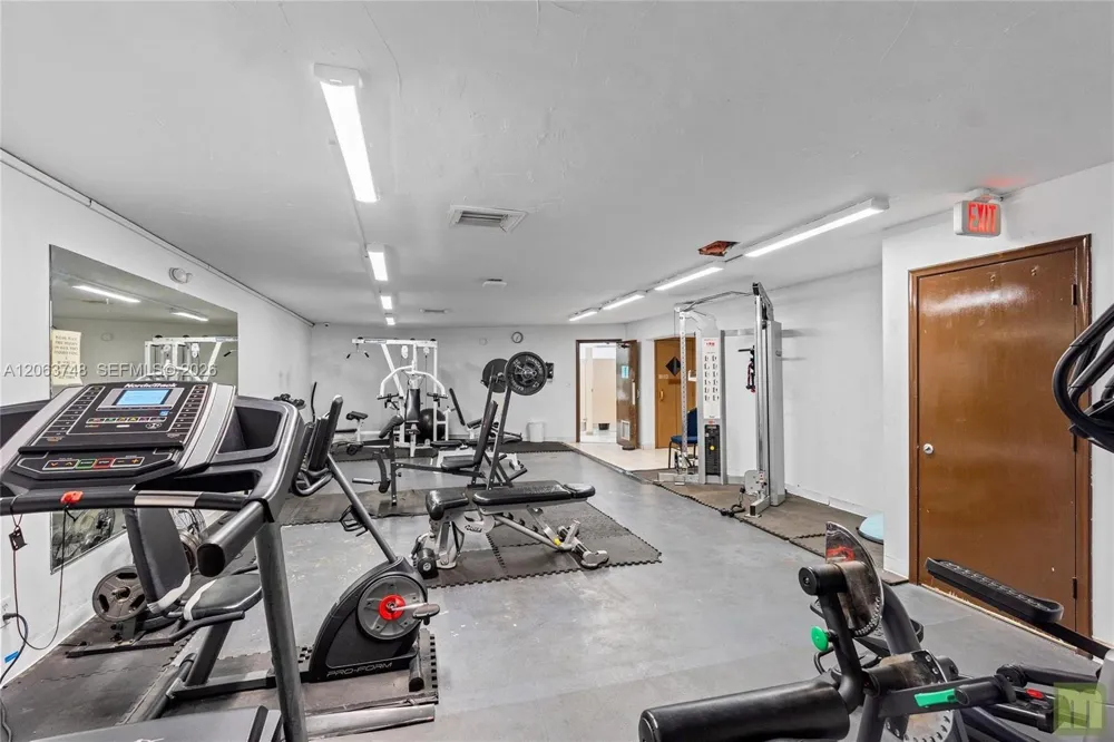 111 Royal Park Dr #1F Oakland Park, FL 33309
