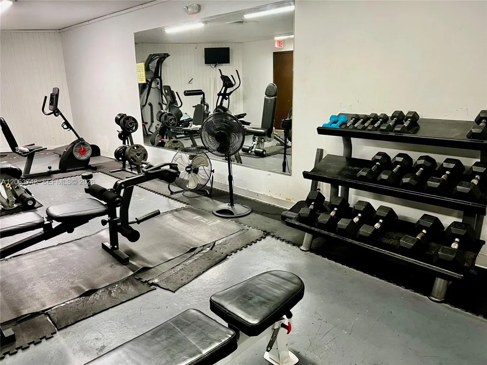111 Royal Park Dr #1F Oakland Park, FL 33309