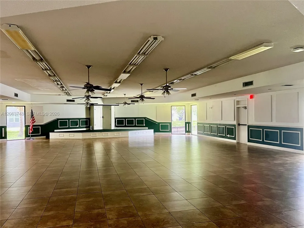 111 Royal Park Dr #1F Oakland Park, FL 33309
