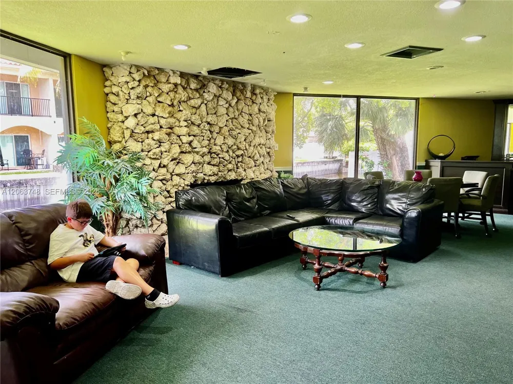 111 Royal Park Dr #1F Oakland Park, FL 33309
