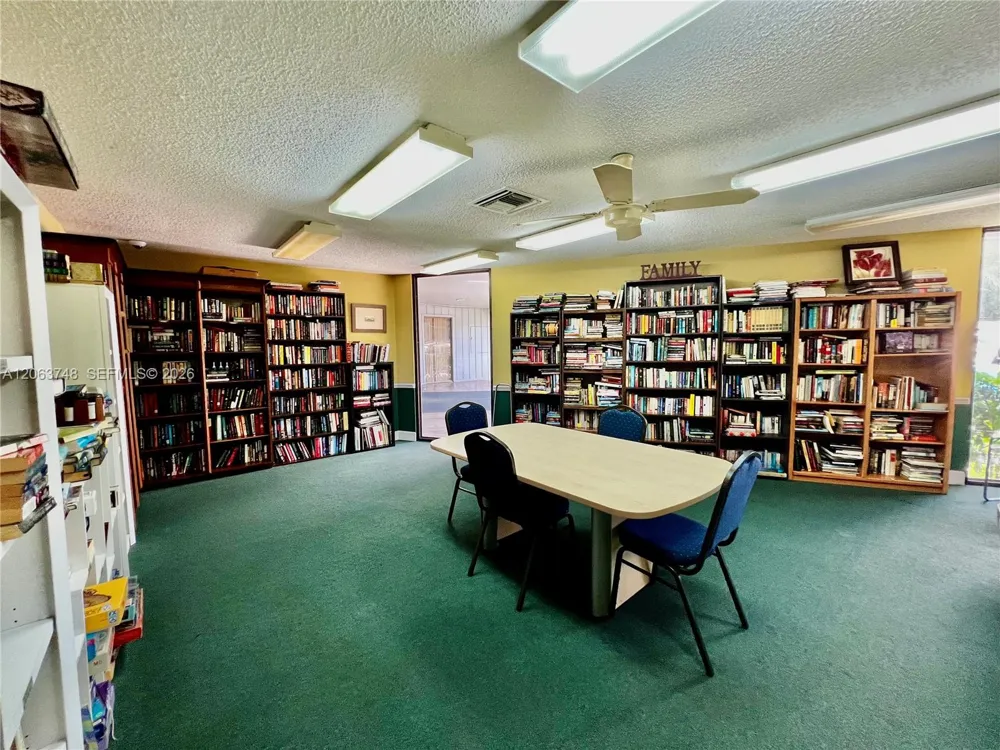 111 Royal Park Dr #1F Oakland Park, FL 33309