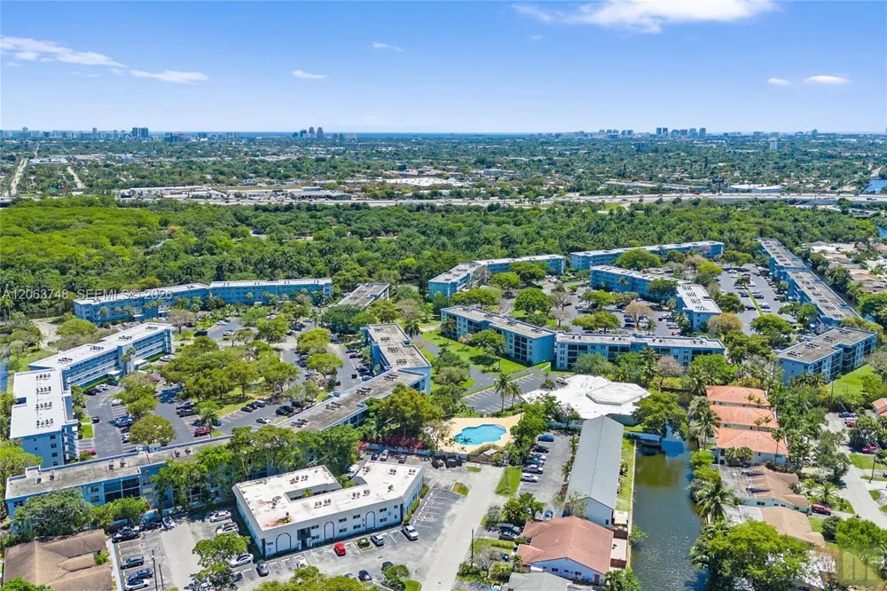 111 Royal Park Dr #1F Oakland Park, FL 33309