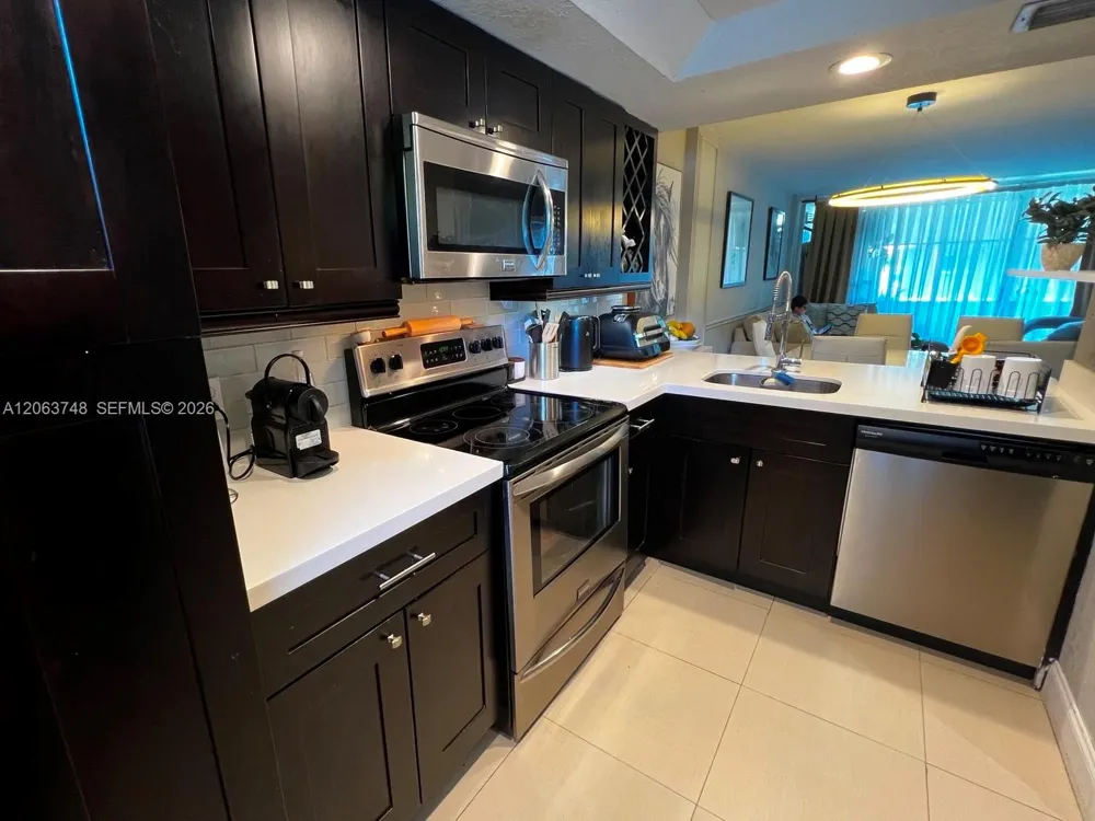 111 Royal Park Dr #1F Oakland Park, FL 33309