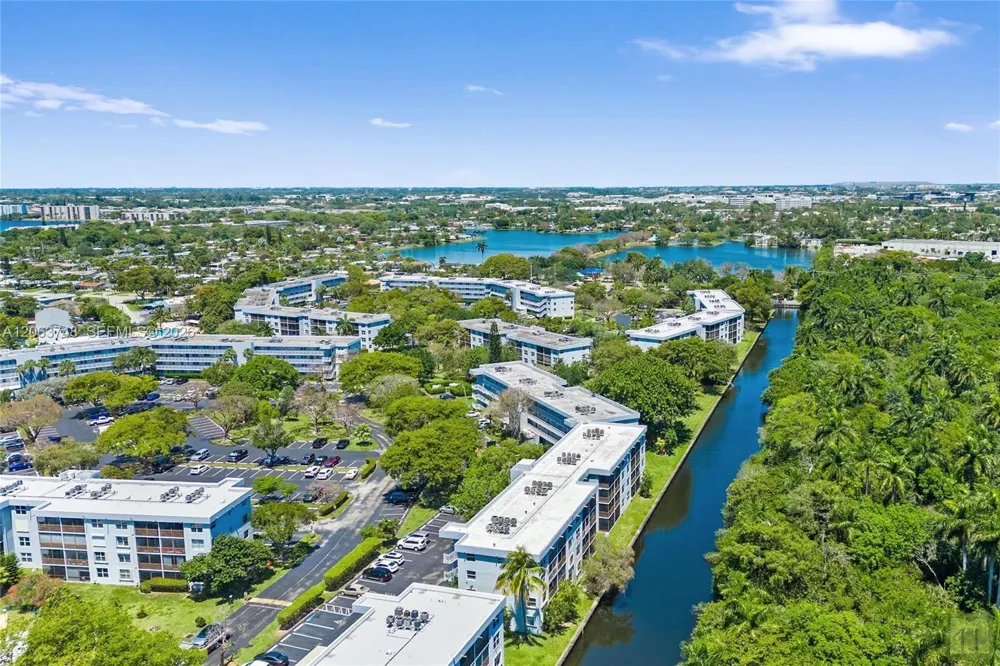 111 Royal Park Dr #1F Oakland Park, FL 33309