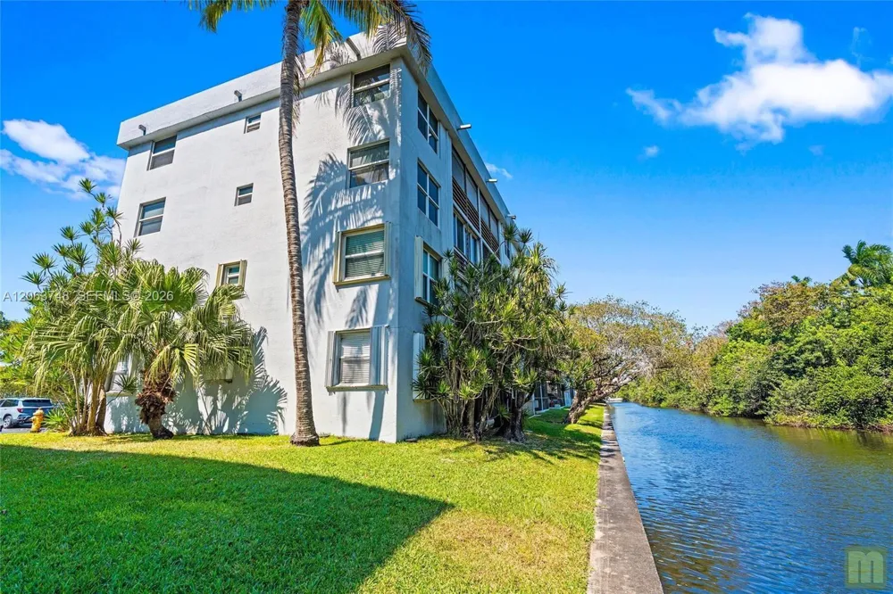 111 Royal Park Dr #1F Oakland Park, FL 33309