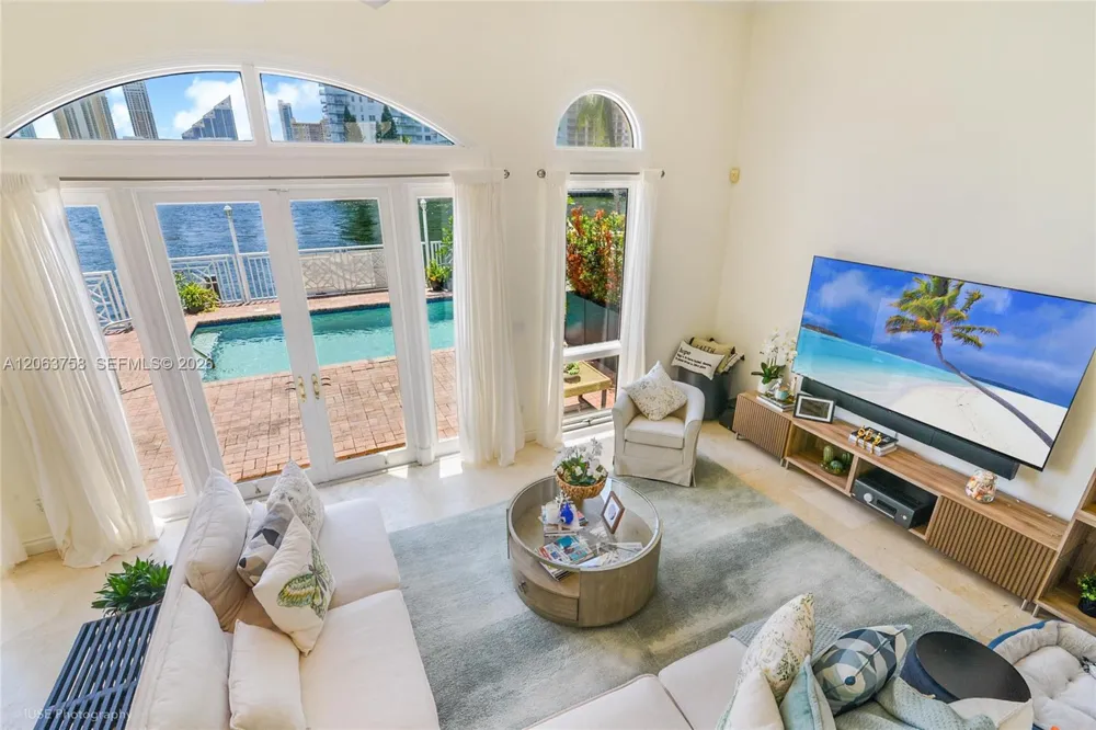 3972 NE 171st St North Miami Beach, FL 33160