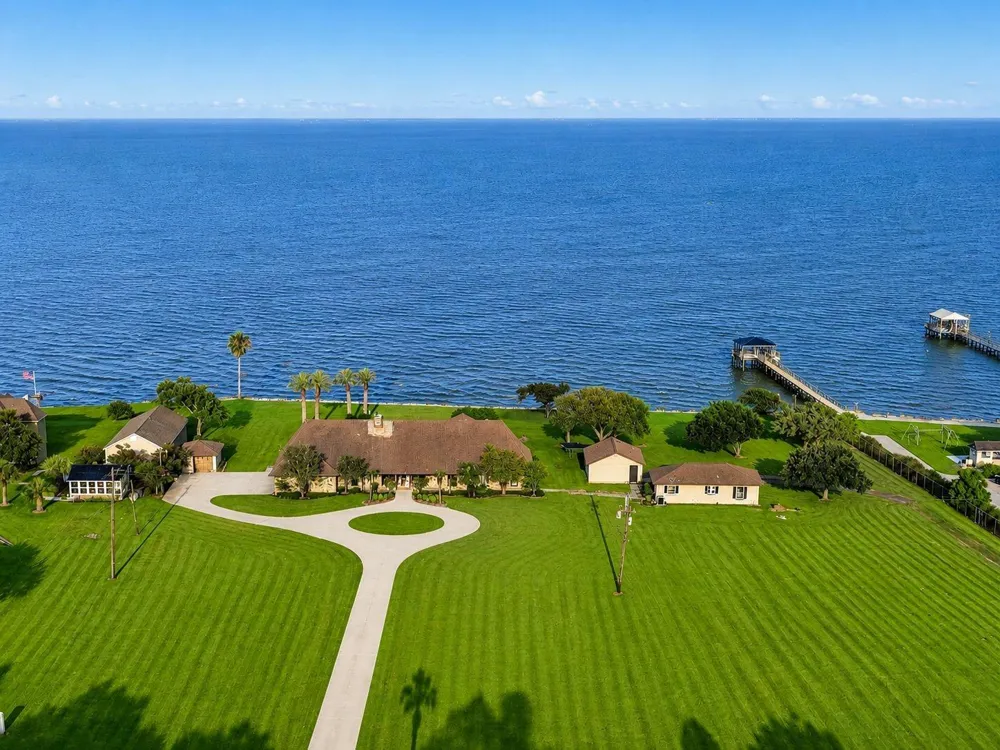 11212 Cedar Gully Road Beach City, TX 77523